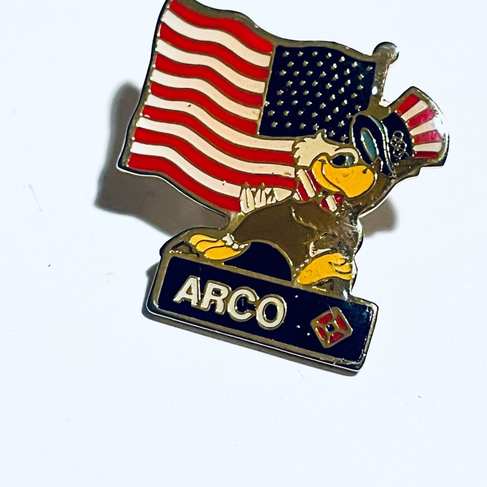 Arco Patriotic Eagle American Flag Enamel Lapel Pin - Red, White & Blue